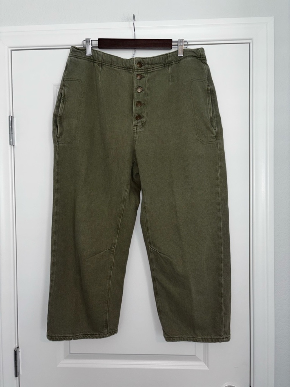 Free People Osaka Olive Green Mid-Rise Barrel Jeans 33 We The Free Slouchy Crop